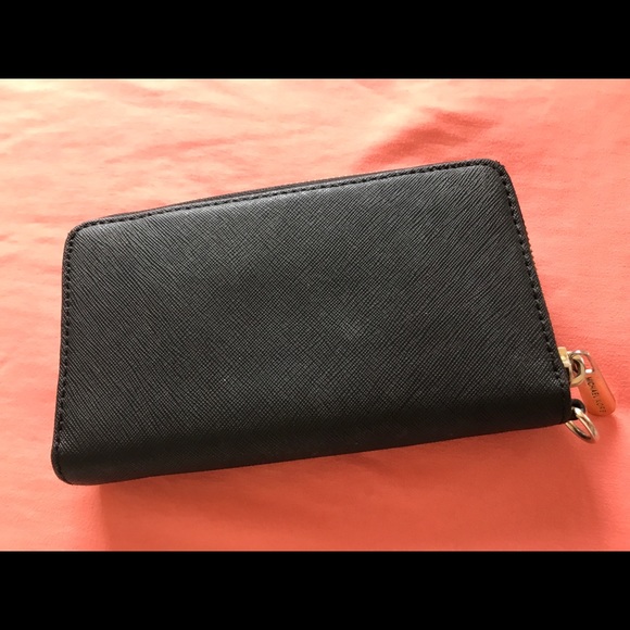 Michael kors wallet used - Picture 4 of 6